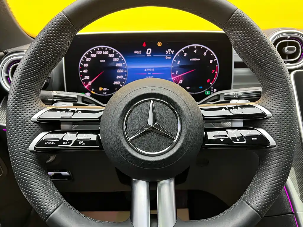 Mercedes-Benz C-Class 2024 — фото 11