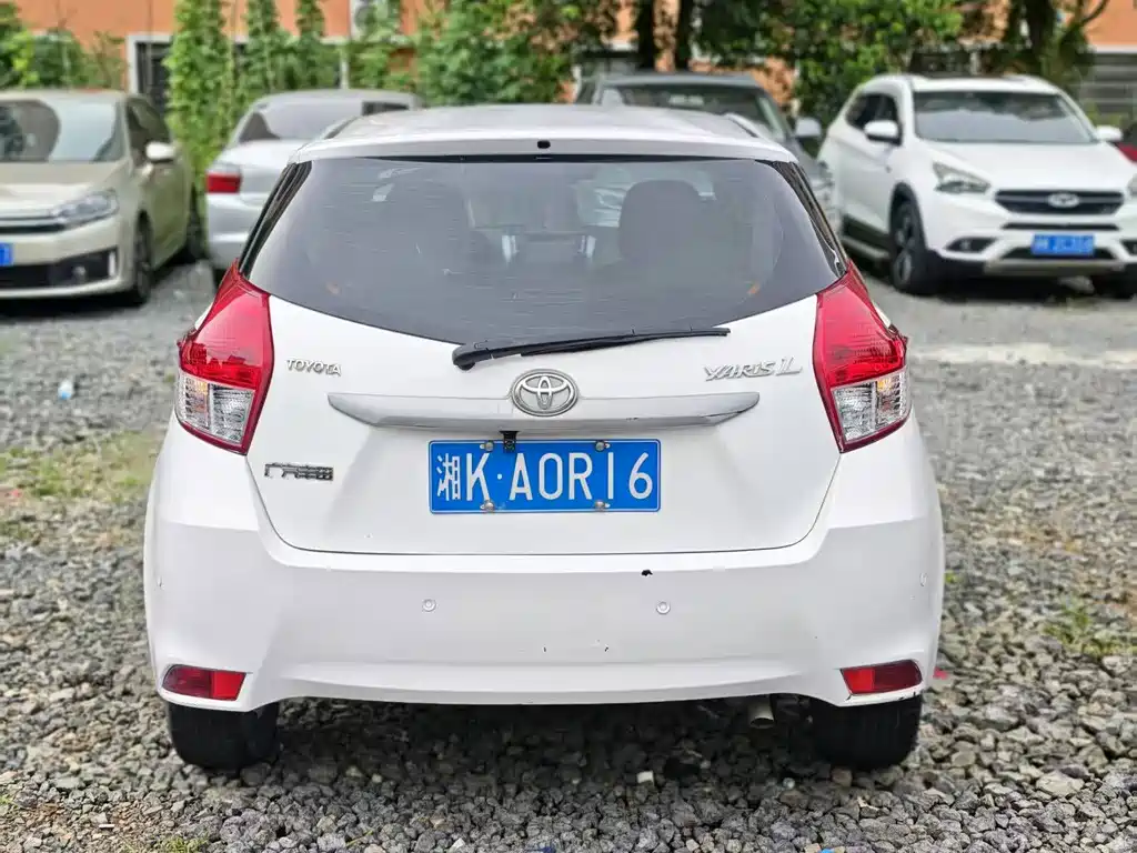 Toyota Yaris L 2014 — фото 9