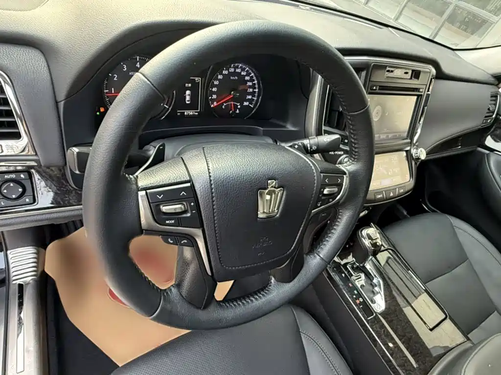 Toyota Crown 2018 — фото 14