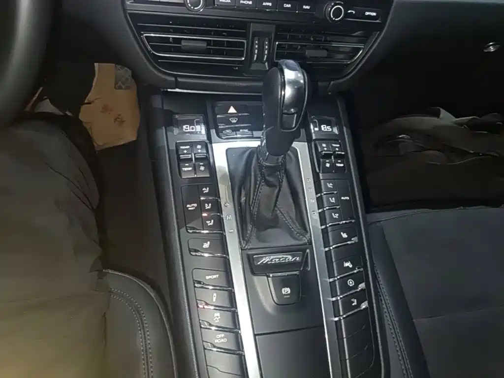 Porsche Macan 2019 — фото 14