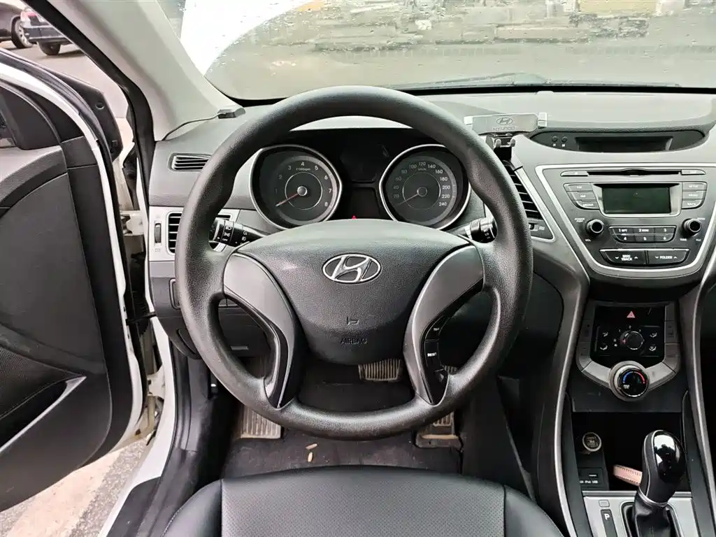 Hyundai Elantra Langdong 2016 — фото 11