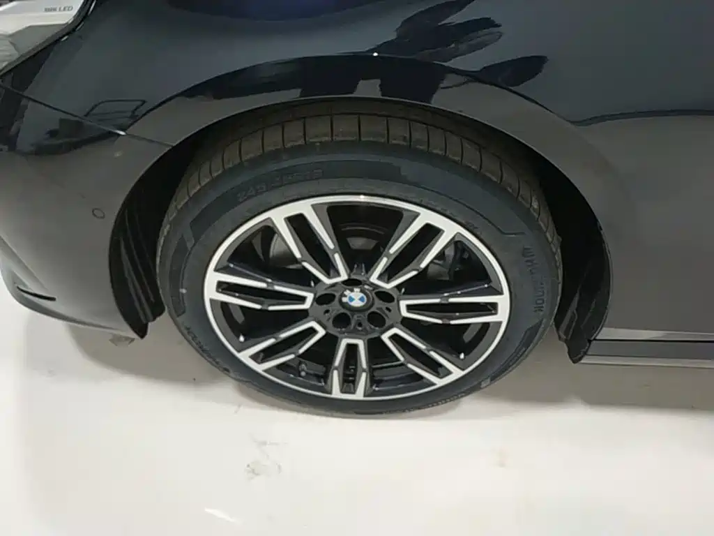 BMW 5 Series 2025 — фото 23