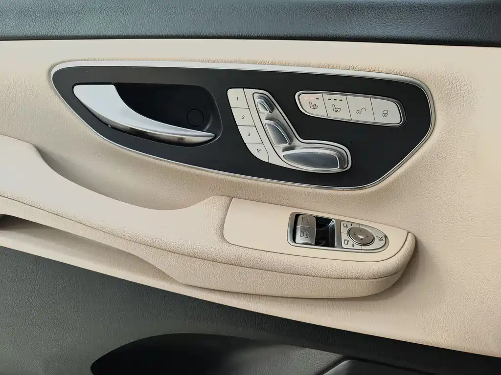 Mercedes-Benz V-Class 2022 — фото 21