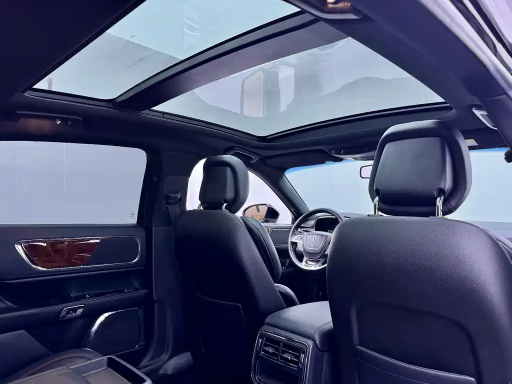 Lincoln Continental 2019 — фото 13