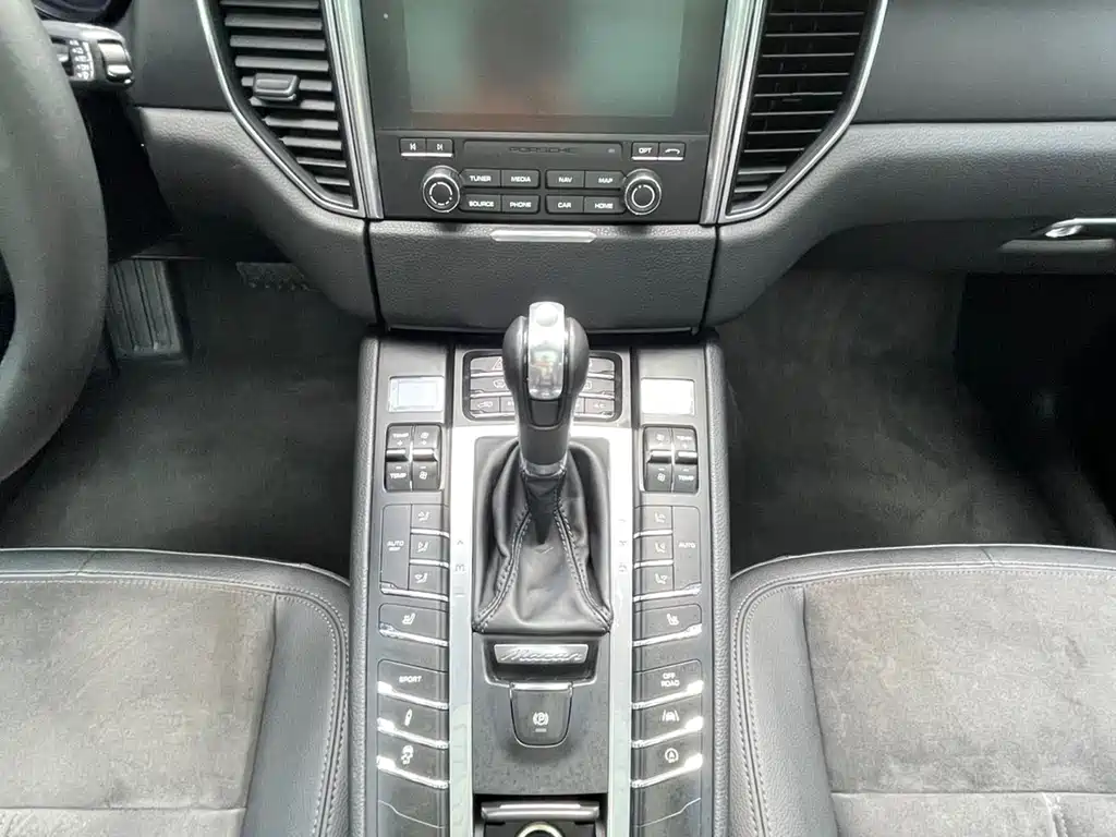 Porsche Macan 2017 — фото 10