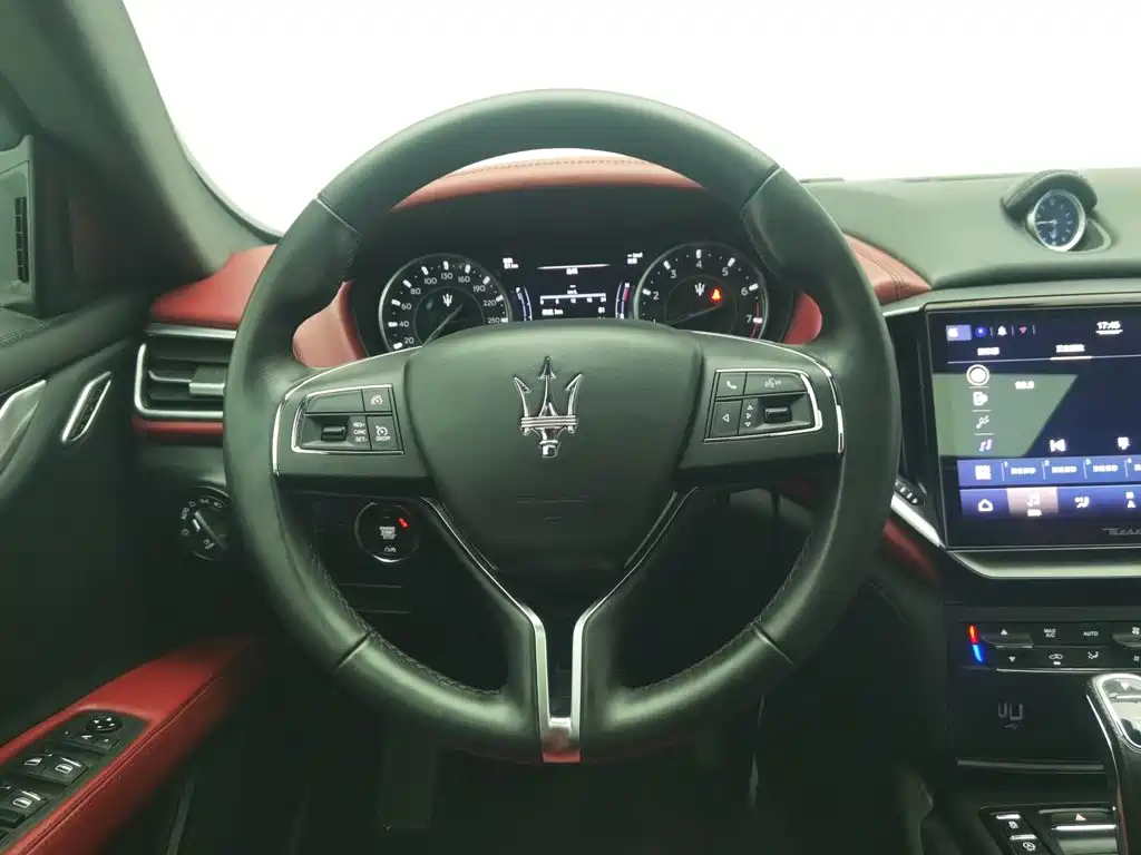 Maserati Ghibli 2023 — фото 11