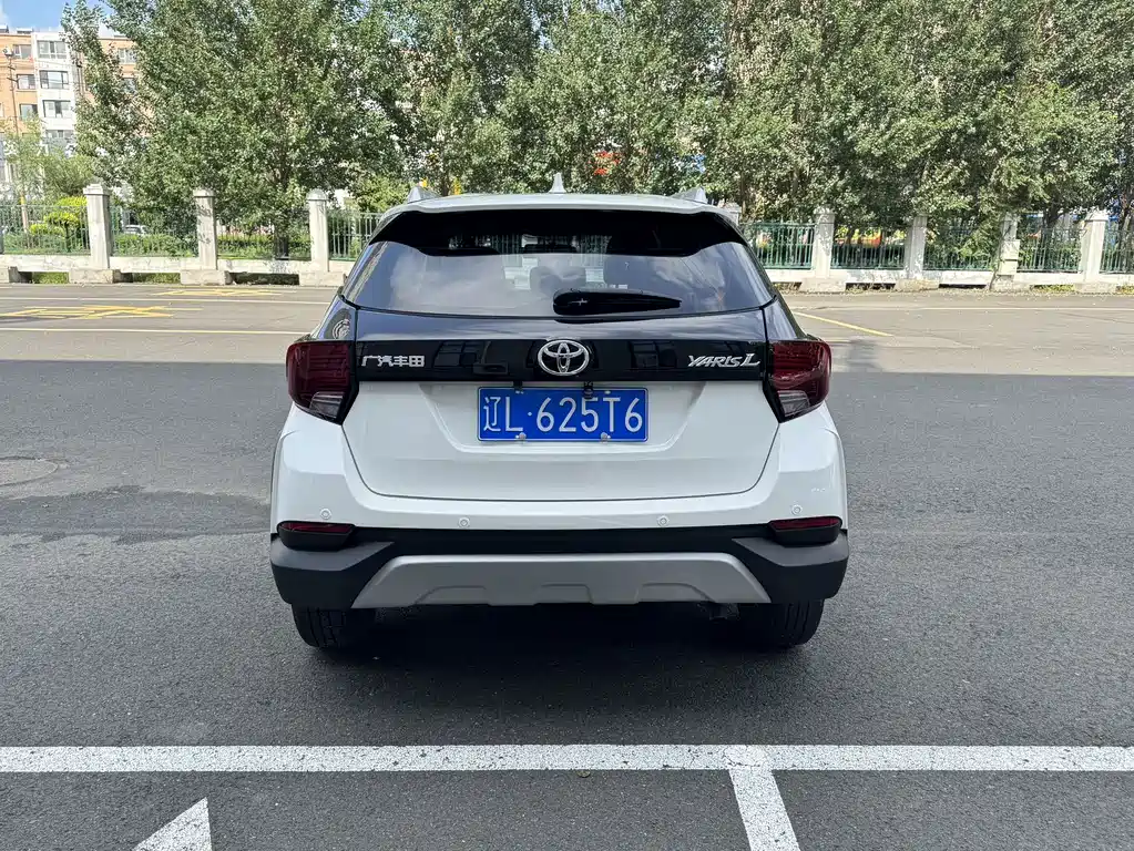 Toyota Yaris L 2022 — фото 3