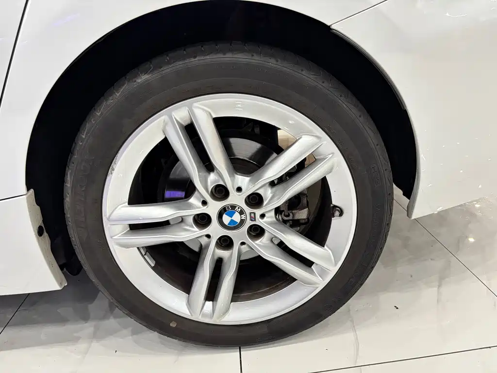 BMW 1 Series 2023 — фото 17
