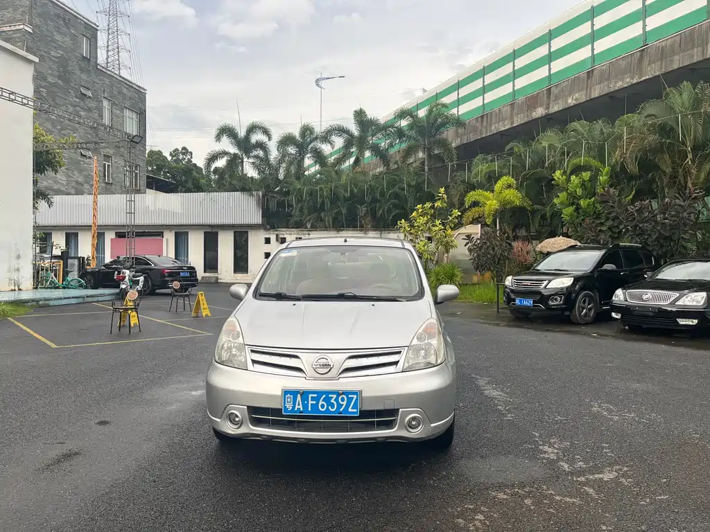 Nissan Livina 2010
