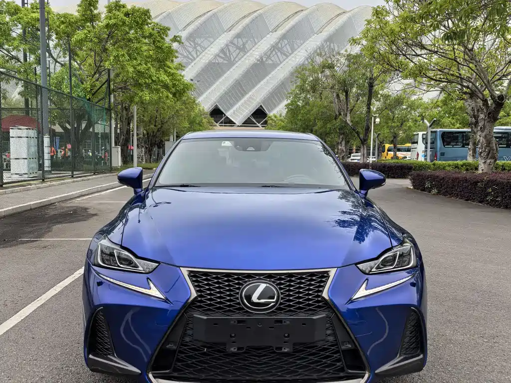 Lexus IS 2019 — фото 2