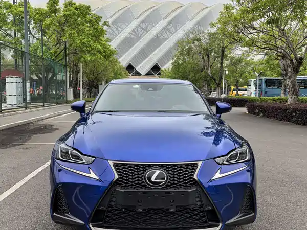 Lexus IS 2019