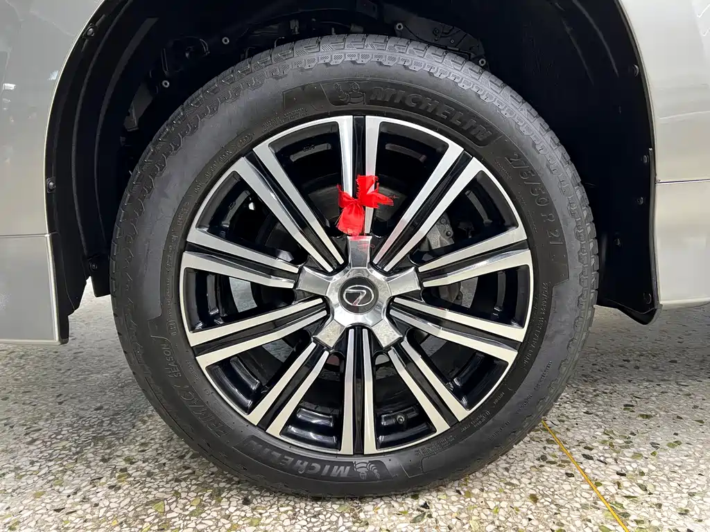Lexus LX 2019 — фото 12
