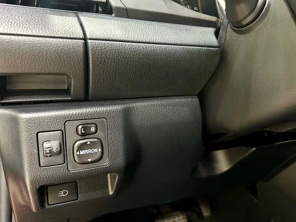 Toyota Yaris L 2019 — фото 17