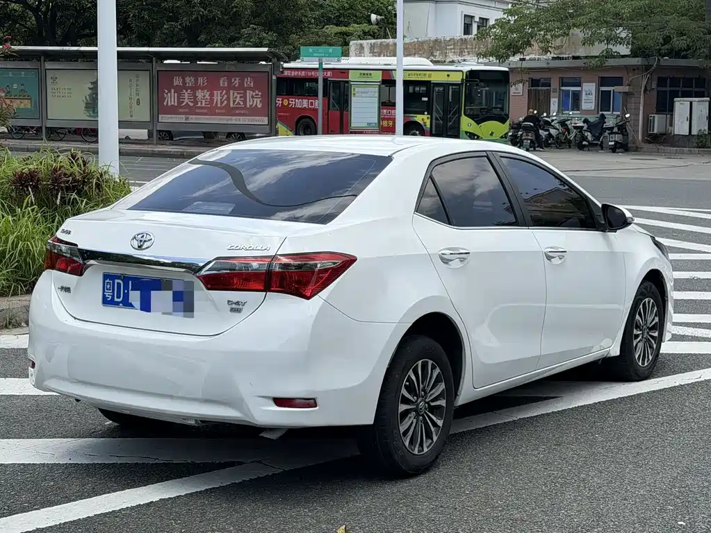Toyota Corolla 2018 — фото 9