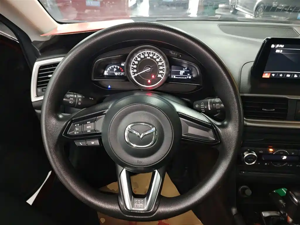 Mazda 3 Axela 2019 — фото 11