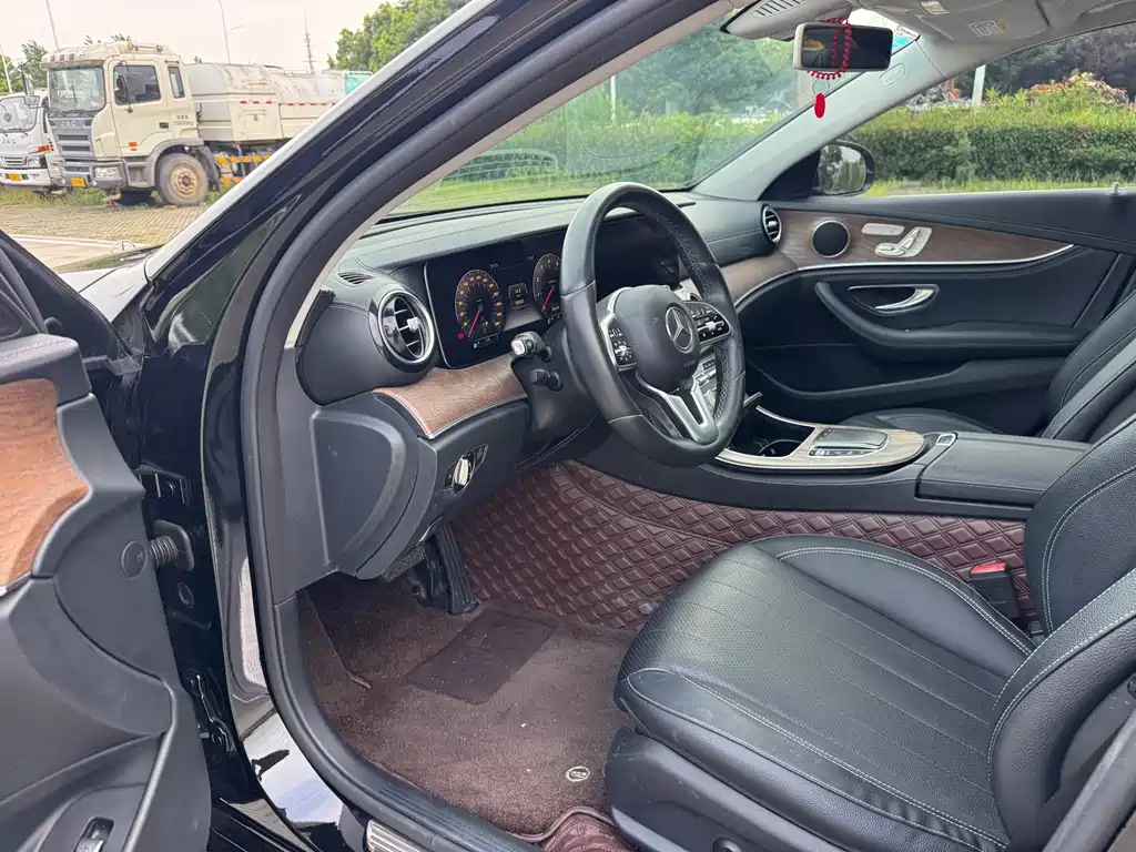 Mercedes-Benz E-Class 2019 — фото 10