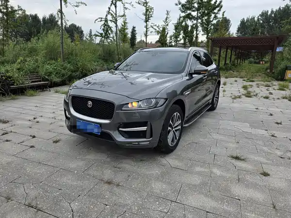 Jaguar F-PACE 2016