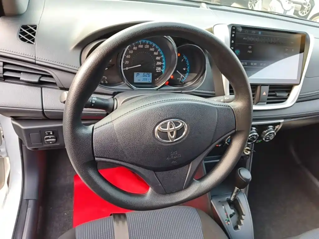 Toyota Yaris L 2018 — фото 11