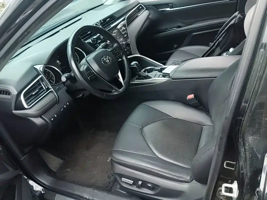 Toyota Camry 2018 — фото 15