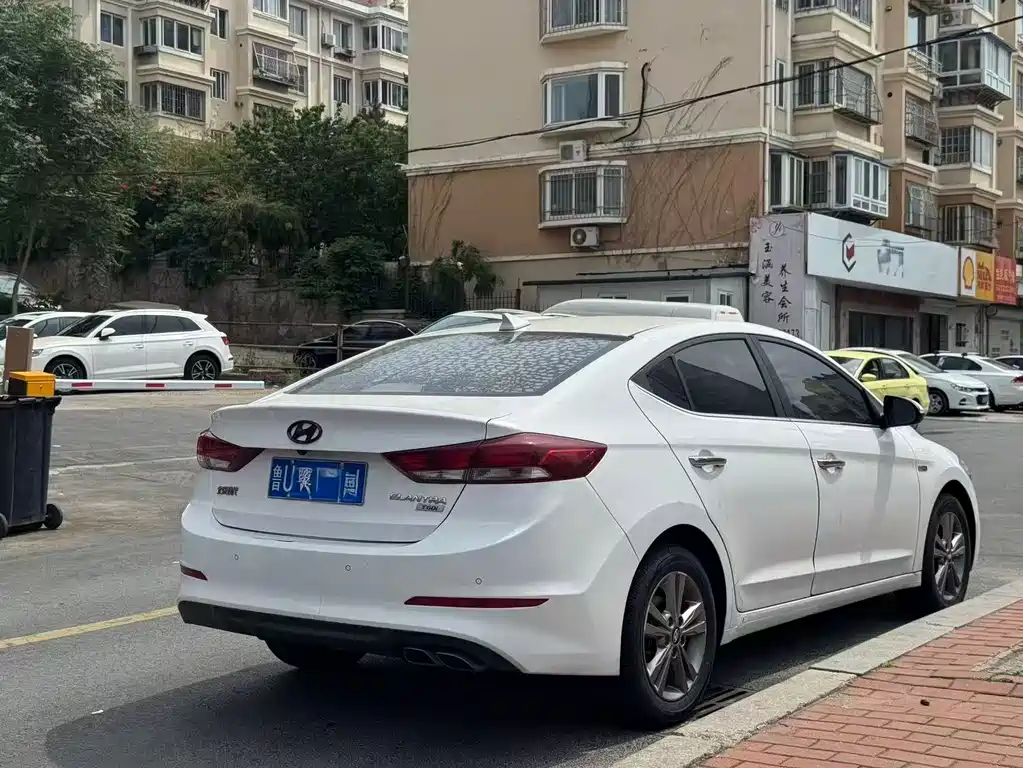 Hyundai Elantra 2018 — фото 8