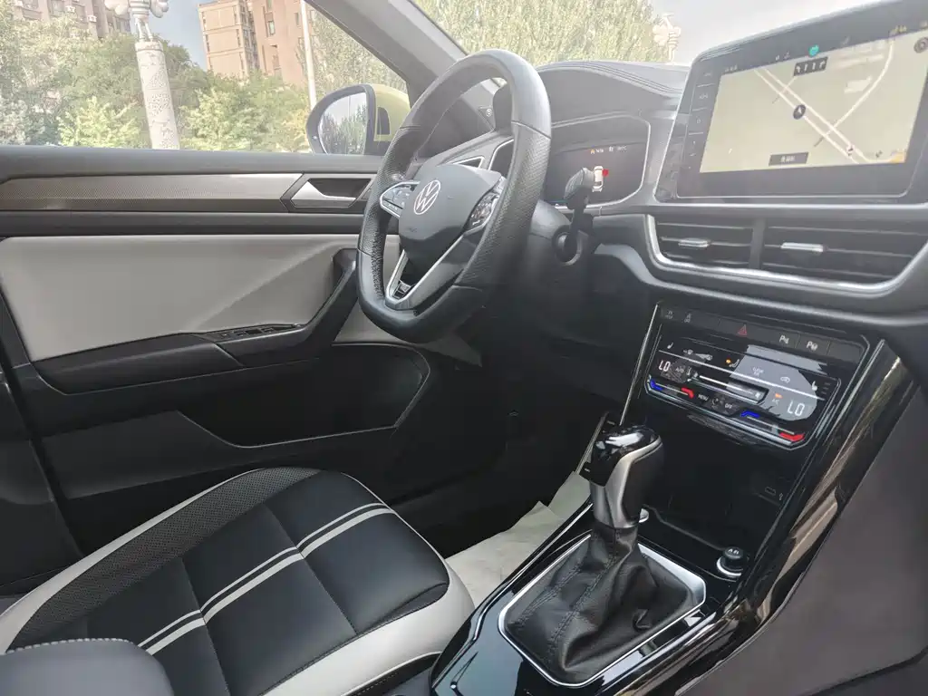 Volkswagen T-Roc 2023 — фото 16