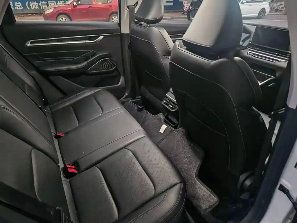 Geely Emgrand 2021