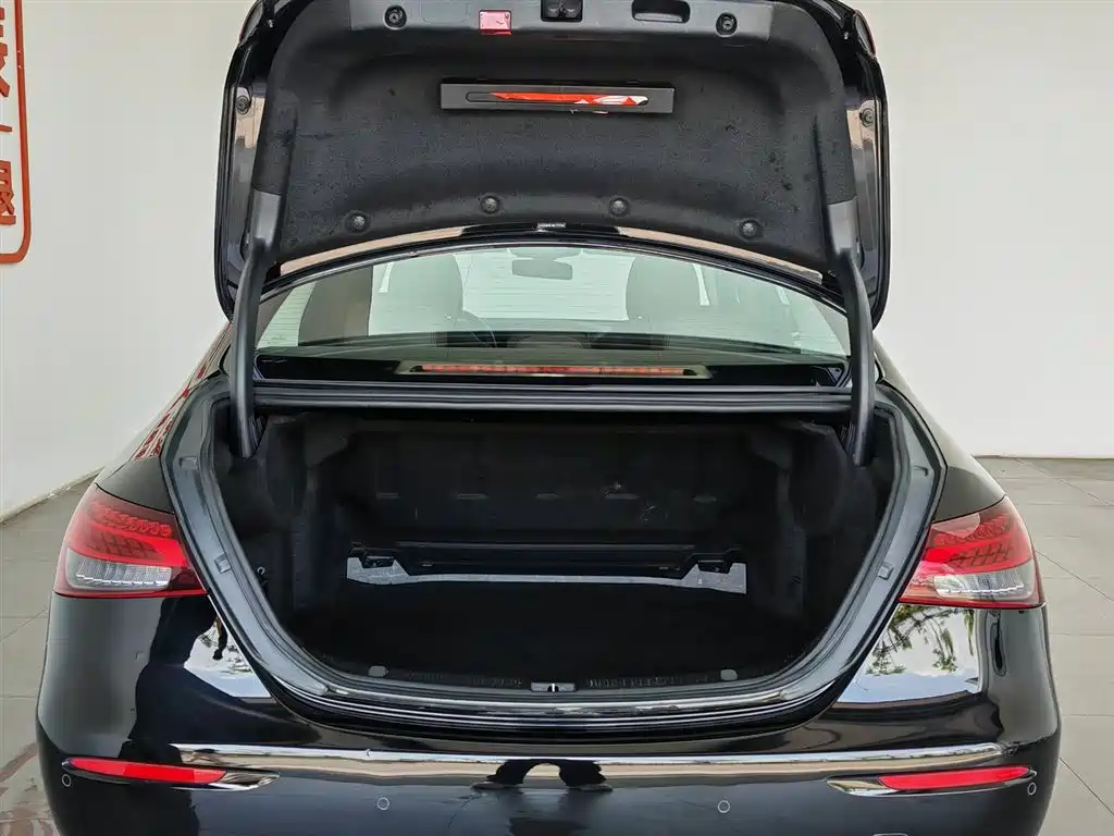 Mercedes-Benz E-Class 2021 — фото 16