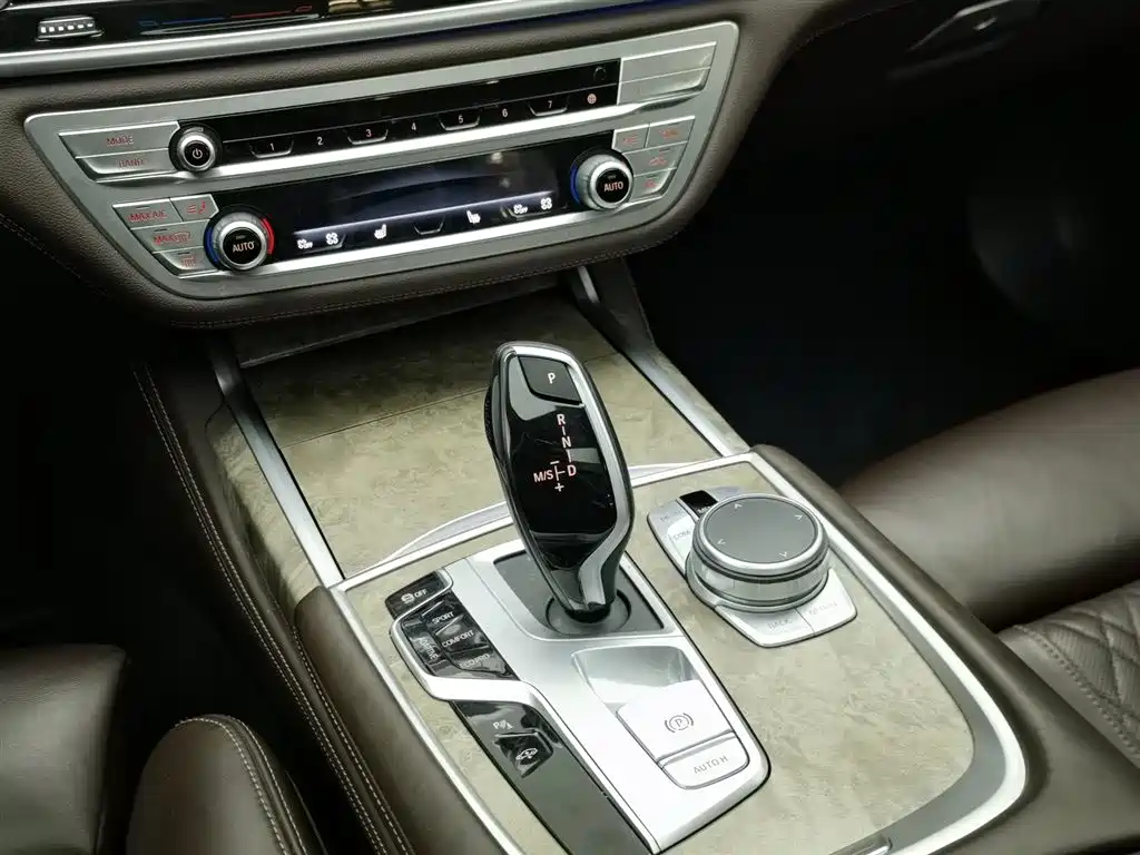 BMW 7 Series 2020 — фото 13