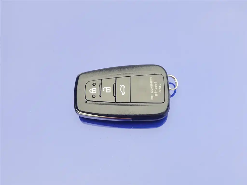 Toyota Camry 2018 — фото 19