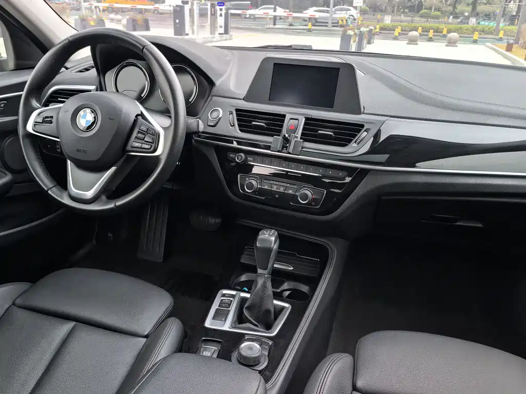 BMW 1 Series 2018 — фото 13