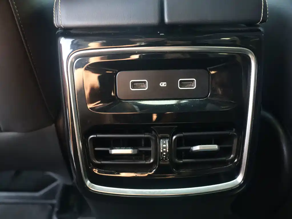 Jetour Jietu X70 PLUS 2023 — фото 10
