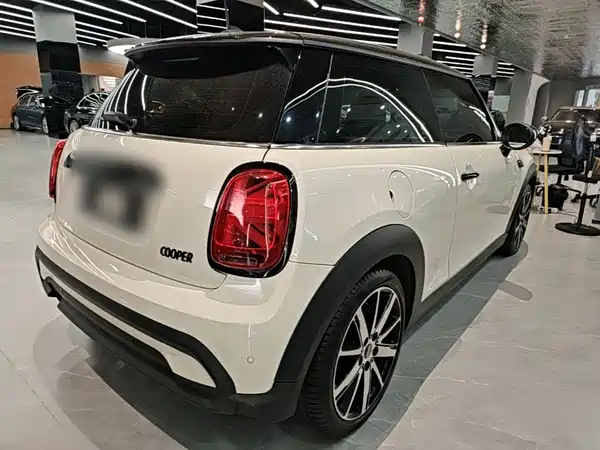 MINI MINI 2023