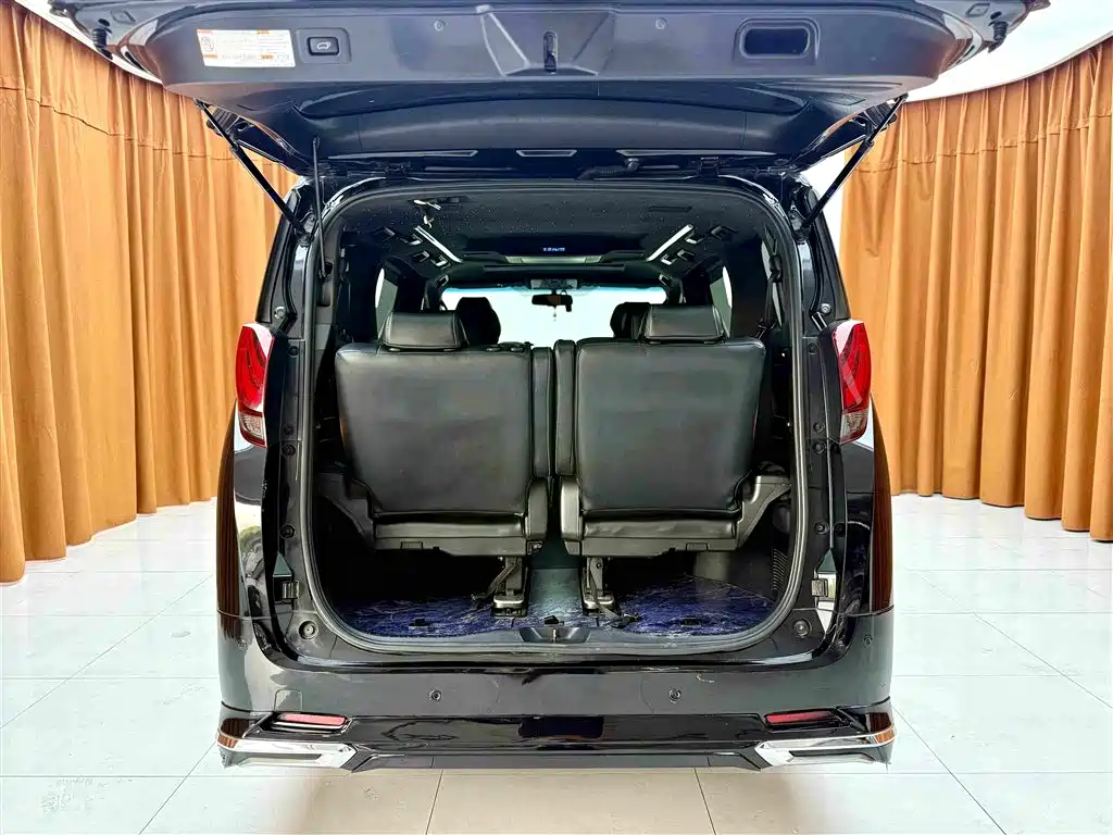 Toyota Alphard 2017 — фото 17