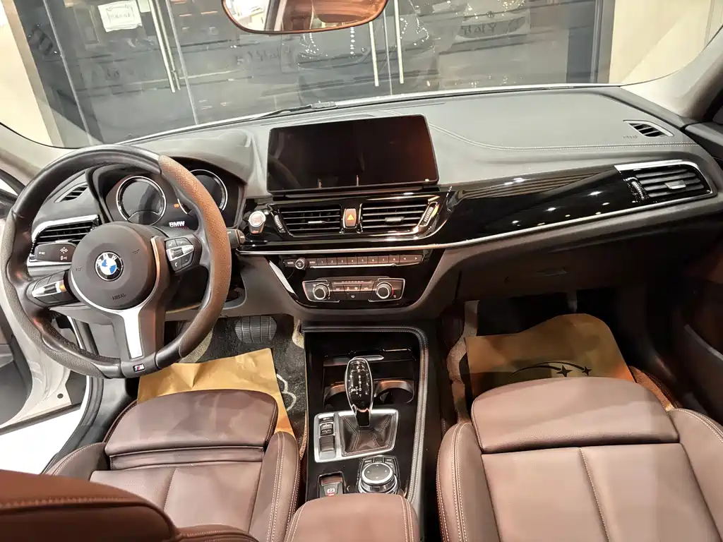 BMW 1 Series 2023 — фото 15