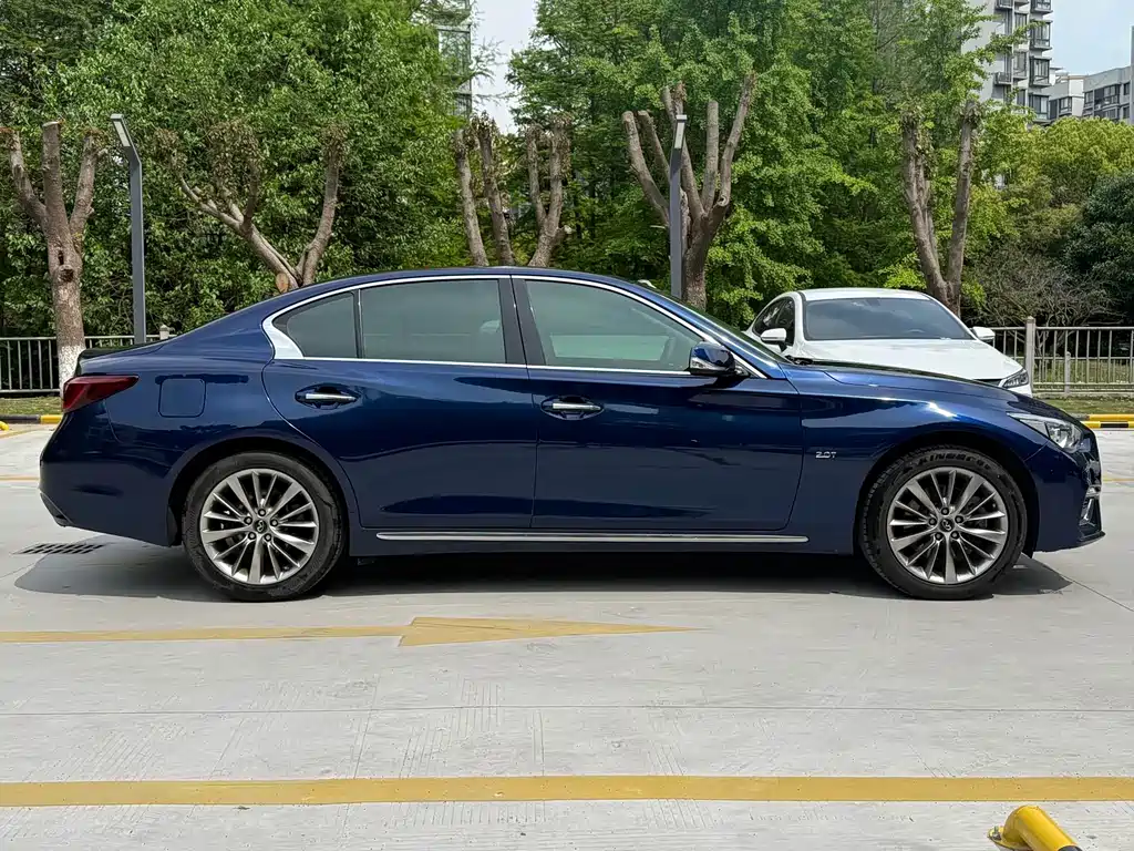 Infiniti Q50L 2018 — фото 12