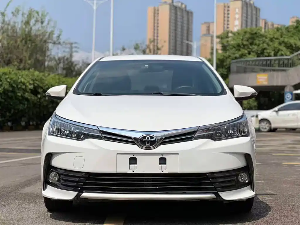 Toyota Corolla 2018 — фото 2