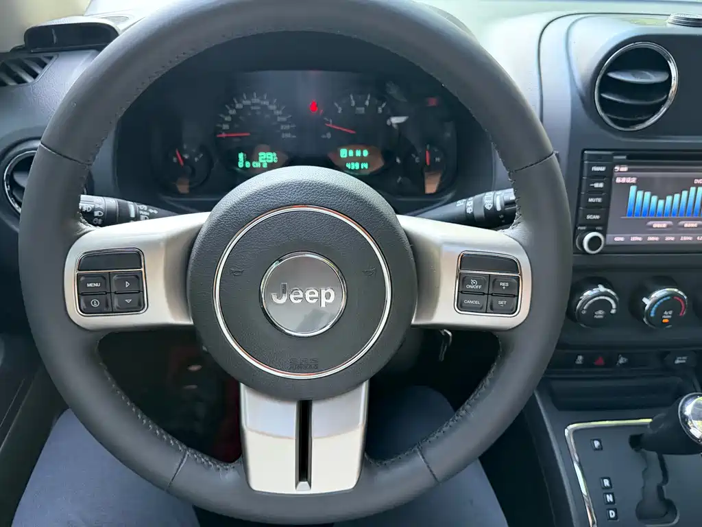 Jeep Compass 2013 — фото 16