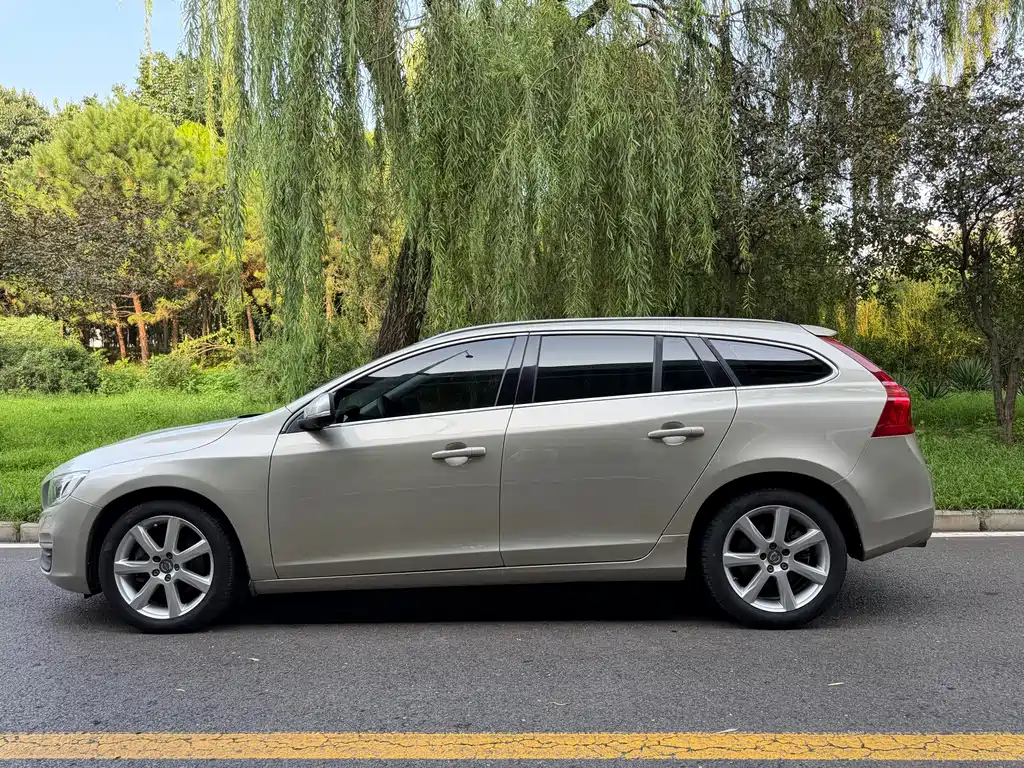 Volvo V60 2017 — фото 3