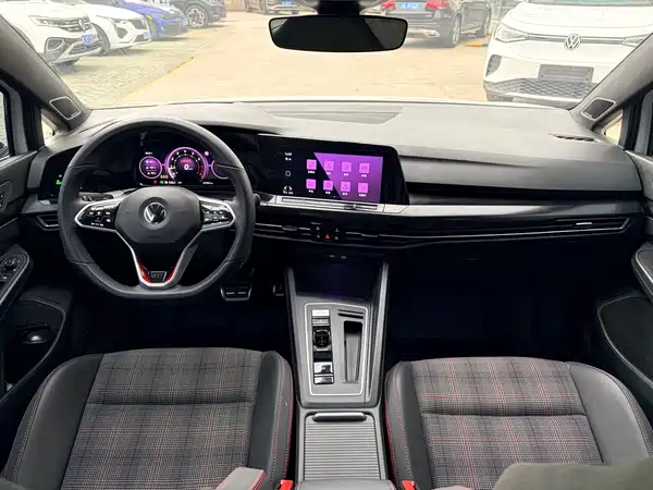 Volkswagen Golf GTI 2021