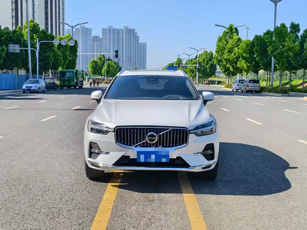 Volvo XC60 2023 — фото 2