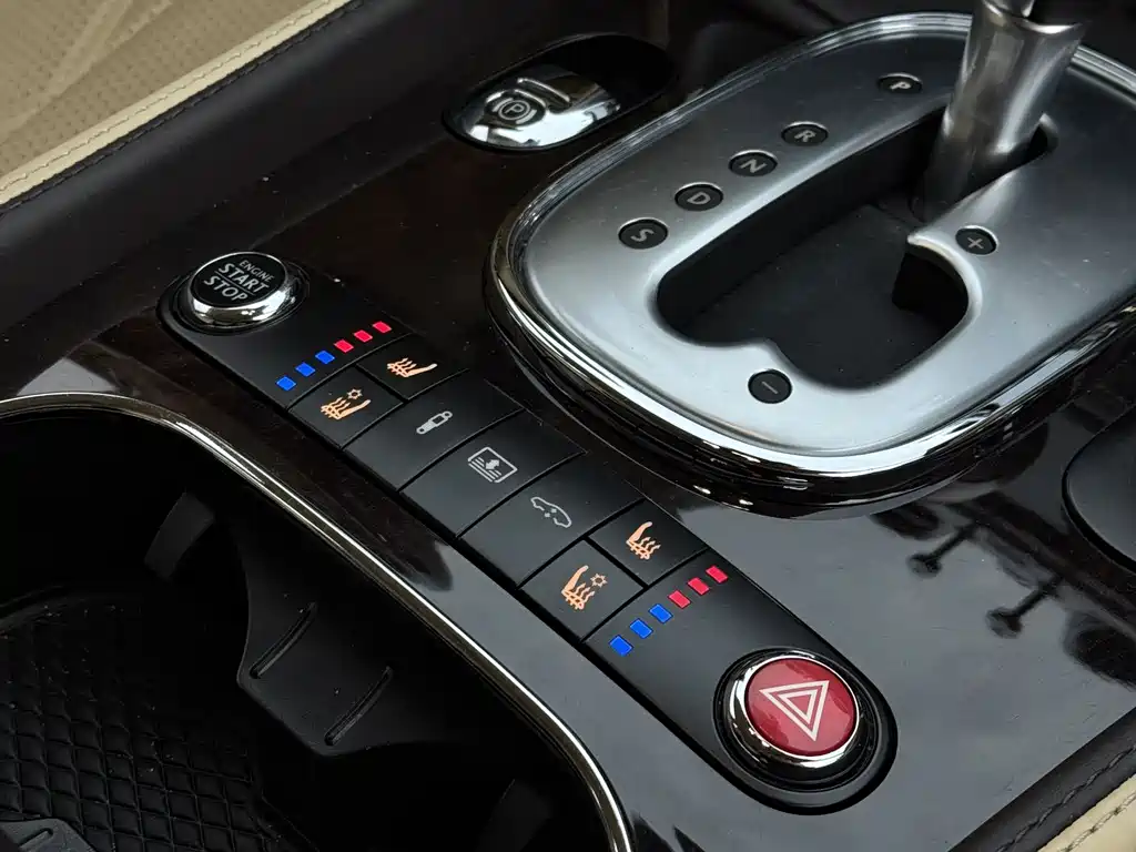 Bentley Flying Spur 2014 — фото 14