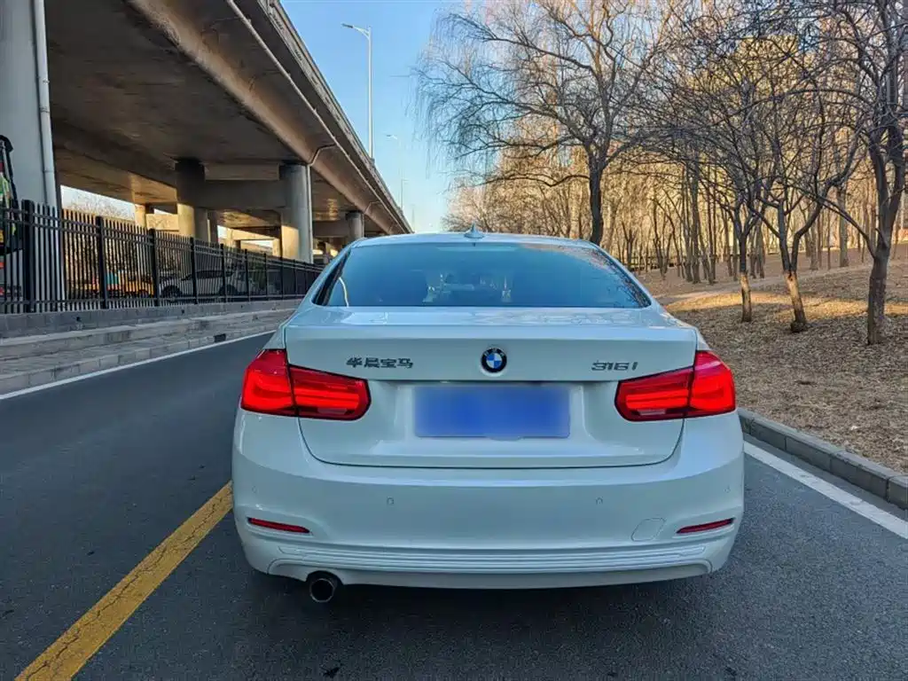 BMW 3 Series 2016 — фото 10