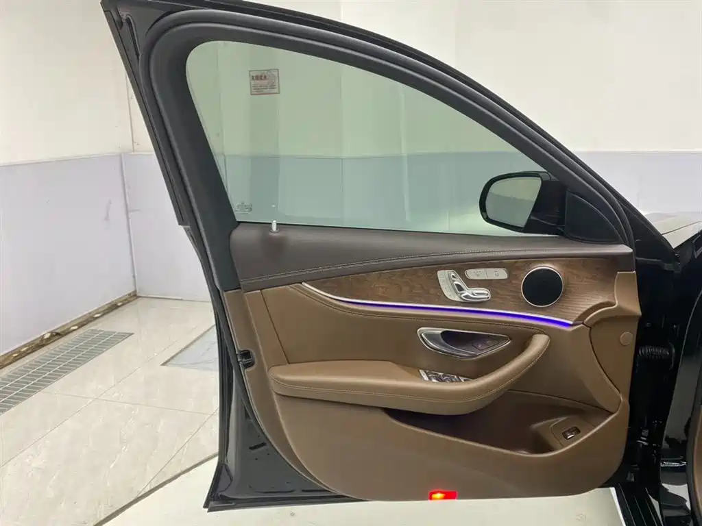 Mercedes-Benz E-Class 2023 — фото 16