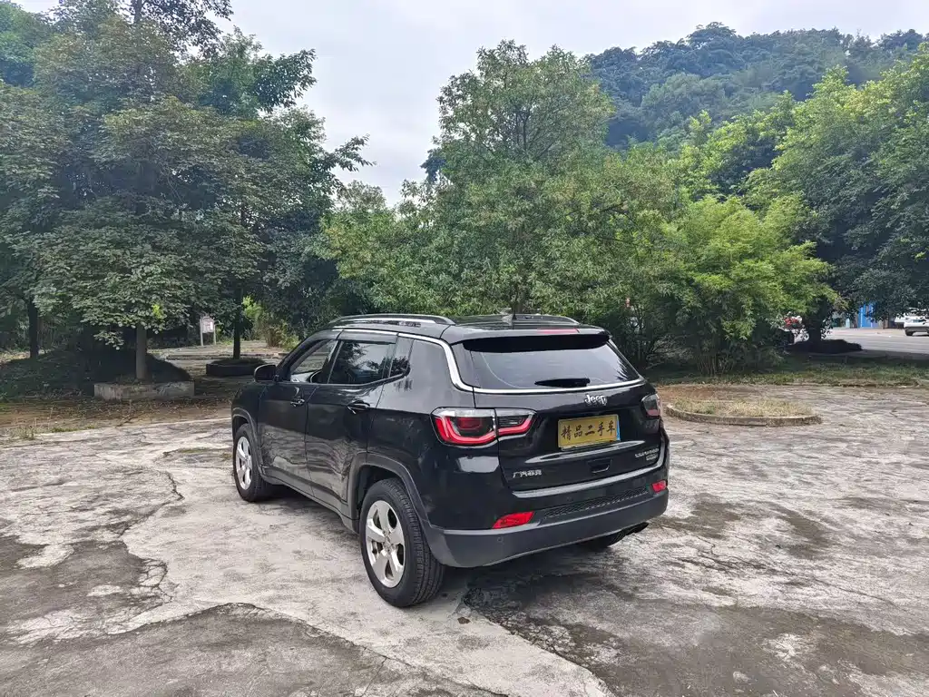 Jeep Compass 2018 — фото 9