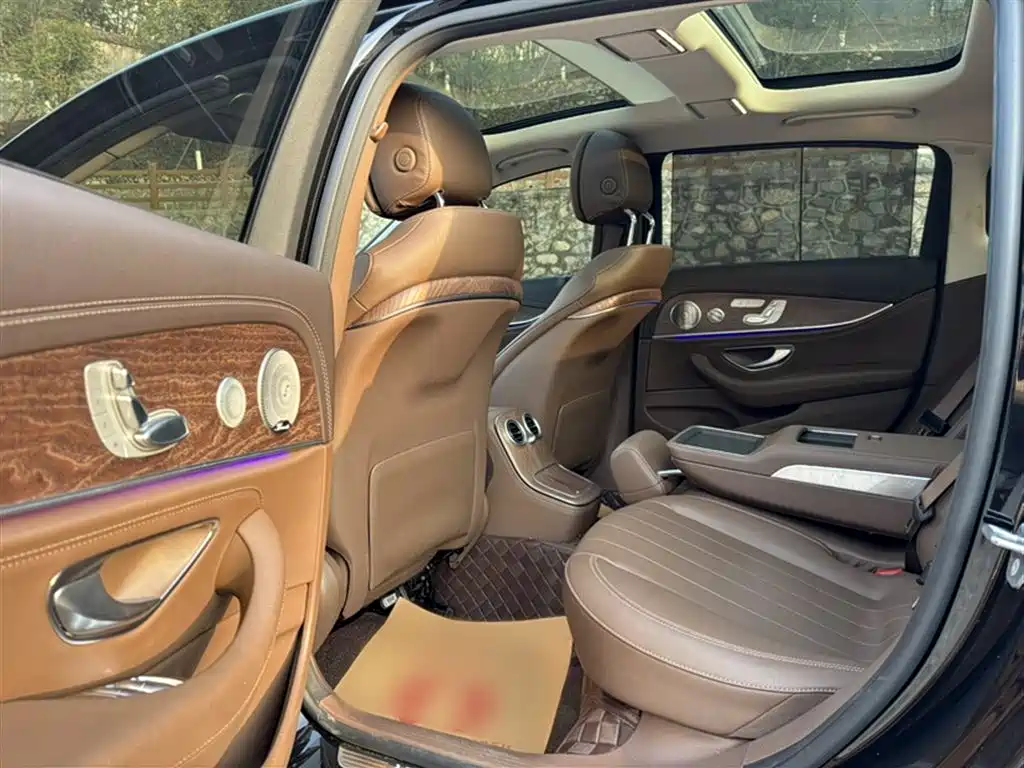 Mercedes-Benz E-Class 2022 — фото 24