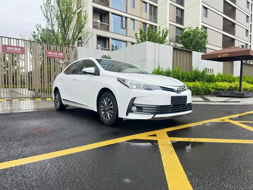 Toyota Corolla 2018 — фото 3
