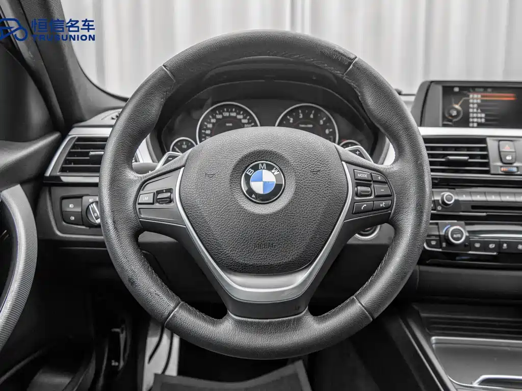 BMW 3 Series 2017 — фото 17