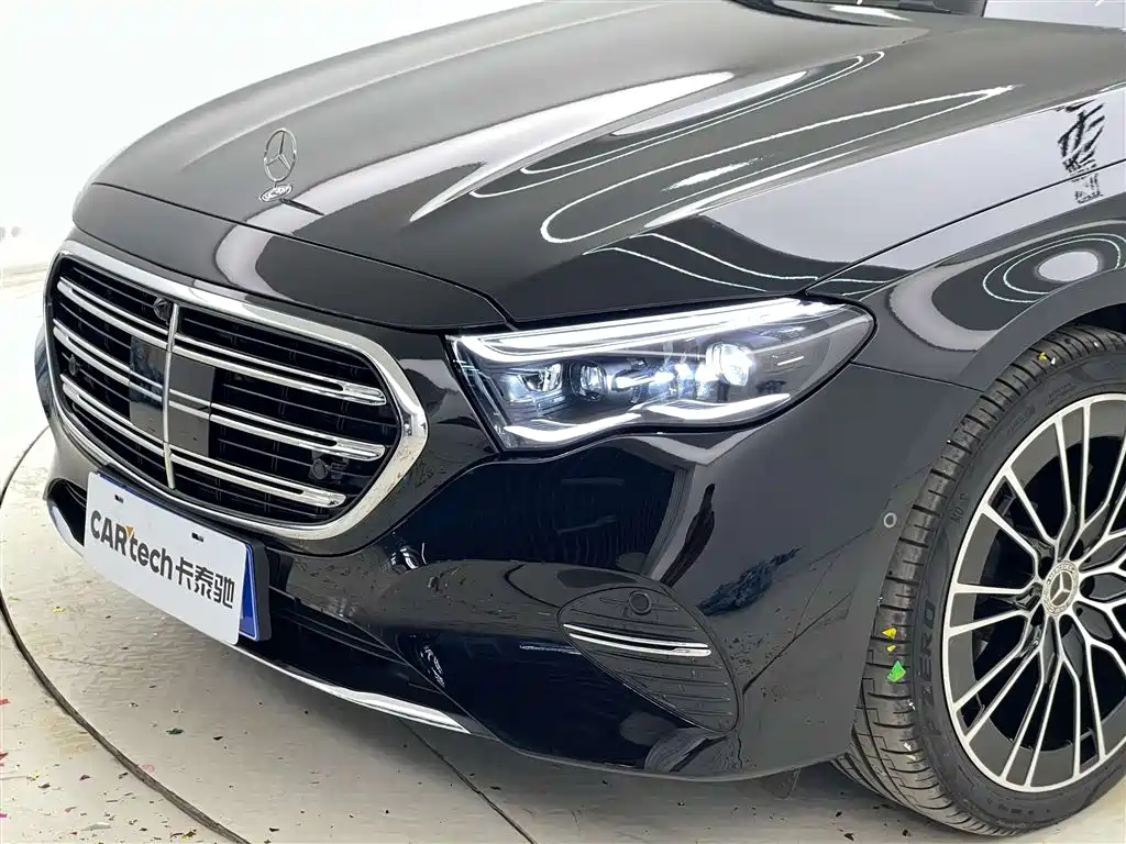Mercedes-Benz E-Class 2025 — фото 9