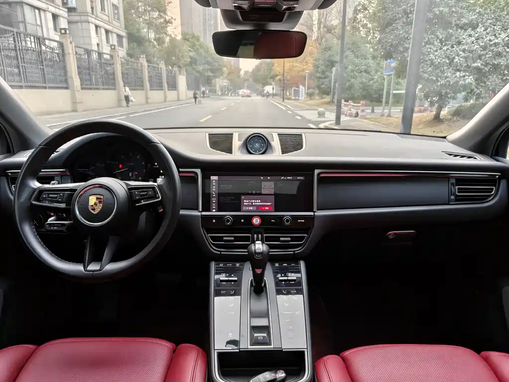 Porsche Macan 2023 — фото 16
