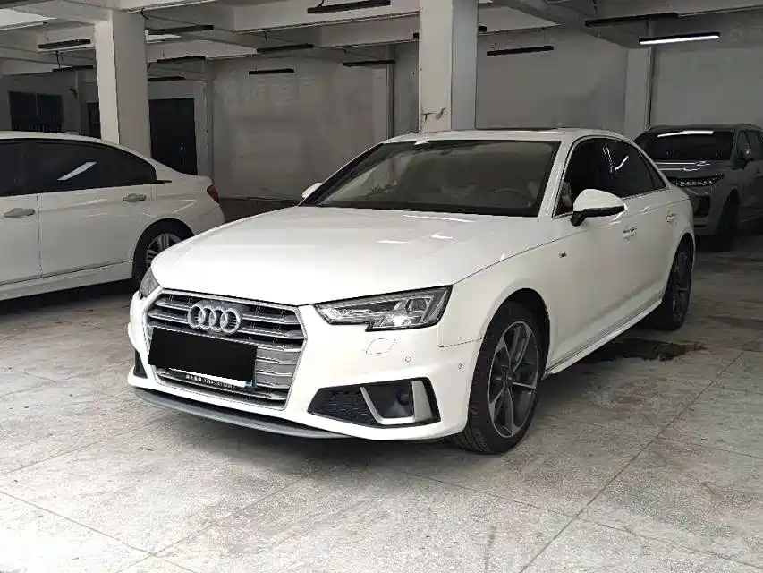 Audi A4L 2019 — фото 1
